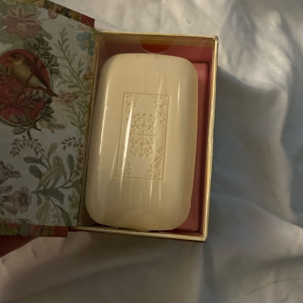 NWOT Luxurious Jasmine Cream Bath Soap
